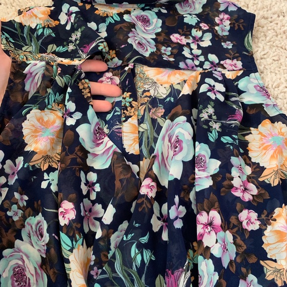 Forever 21 button up floral sleeveless blouse - Picture 4 of 6